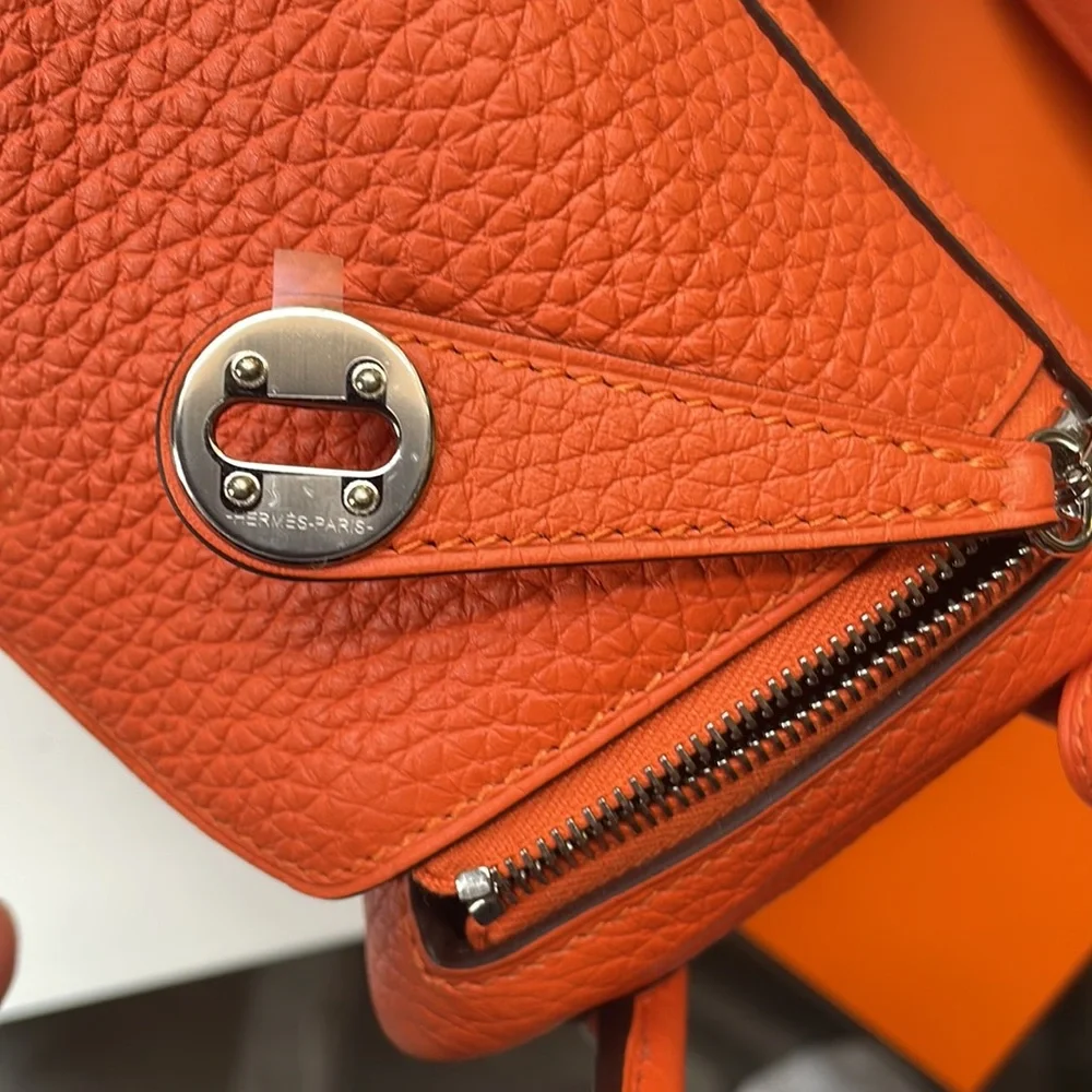 Hermès
Lindy leather handbag
Never worn
Orange, Leather - Picture 8 of 13